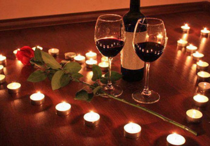 Dekoracija svijećama za romantičnu atmosferu