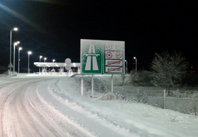 Snijeg stvorio neprilike na autoputu Sarajevo-Zenica