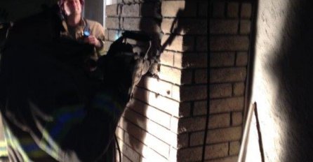 ŠOKANTNO: Gola zapela u dimnjaku u kući bivšeg dečka
