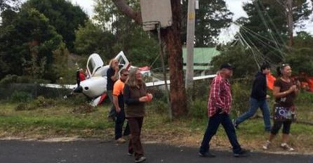 Srušio se avion, putnici se spasili padobranima