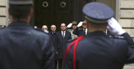 Širom Francuske odata počast stradalim u jučerašnjem napadu