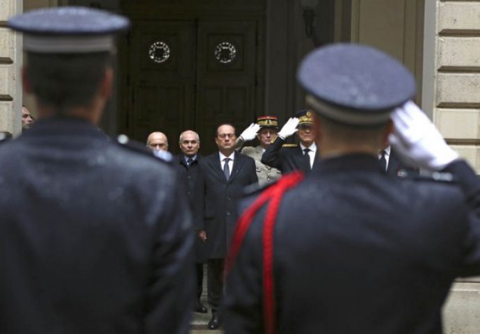Širom Francuske odata počast stradalim u jučerašnjem napadu
