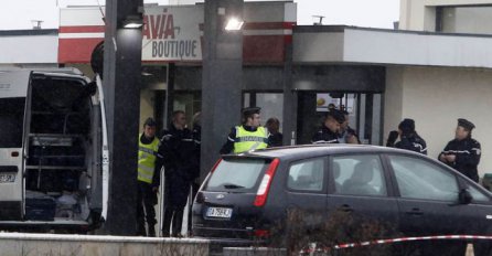 Zastave džihadista i molotovljevi kokteli pronađeni u vozilu napadača