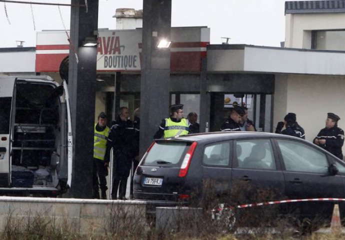 Zastave džihadista i molotovljevi kokteli pronađeni u vozilu napadača