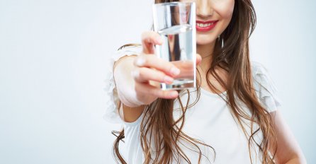 Znate li koliko vode trebate piti u odnosu na Vašu kilažu?