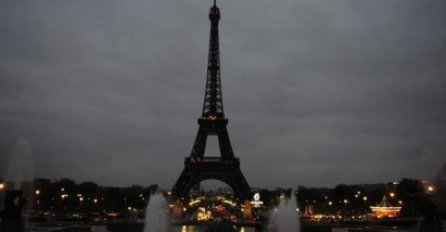 Ugašena rasvjeta na Eifelovom tornju