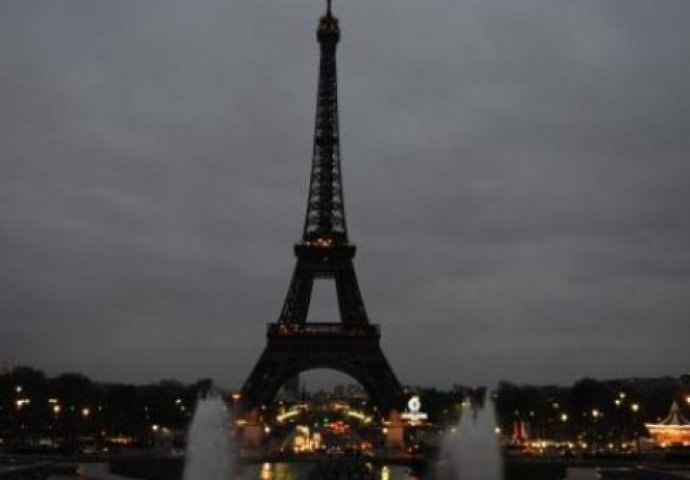 Ugašena rasvjeta na Eifelovom tornju