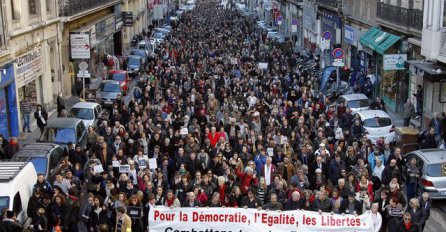 Više od 700.000 ljudi na ulicama Francuske