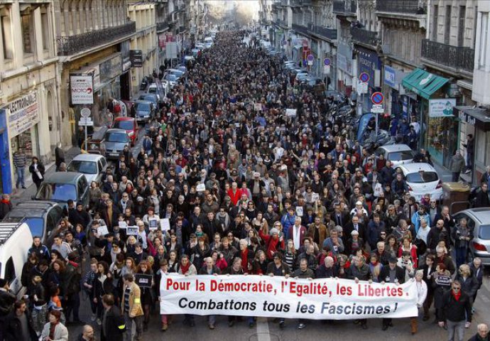 Više od 700.000 ljudi na ulicama Francuske