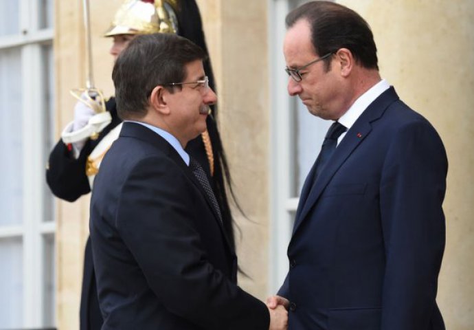 Davutoglu: Očekujemo sličnu reakciju i na islamofobiju