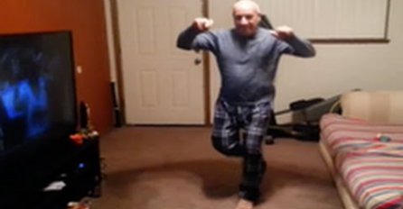 Da li biste vi smjeli da ovom čovjeku stanete na crtu sa vašim plesnim koracima?