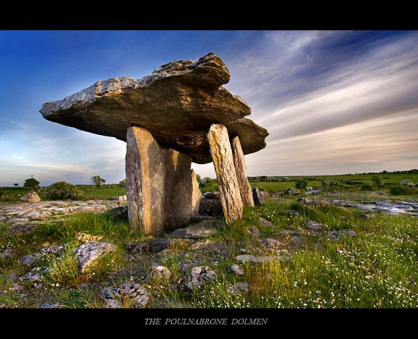 poulnabrone-dolmen