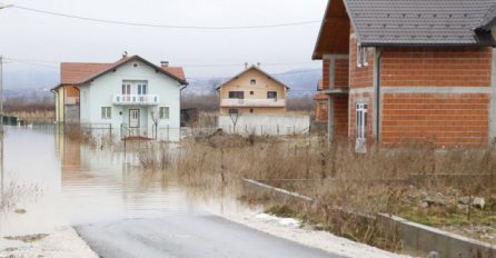 Voda se povlači, problemi ostaju