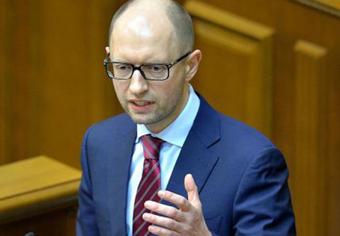 Jacenjuk zatražio da se broj ukrajinskih vojnika poveća na 250.000