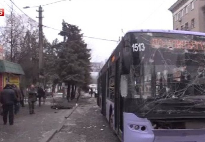 Donjeck: 13 mrtvih u bombardiranju trolejbusa