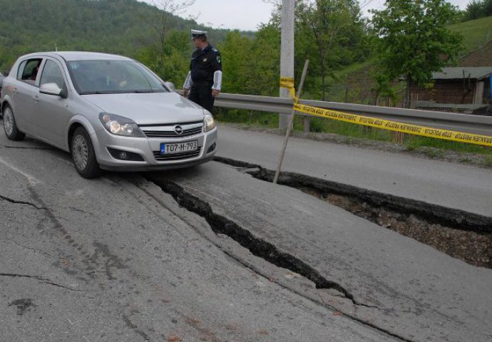 Klizišta usporavaju saobraćaj u TK