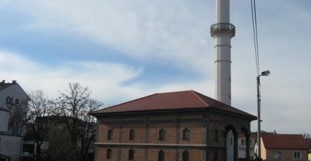 Porazbijana stakla na džamiji u Bijeljini