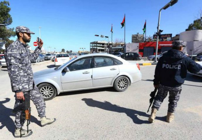 Napadači uzeli taoce i ubili trojicu stražara