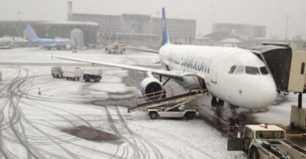 Aerodrom zatvoren zbog snijega
