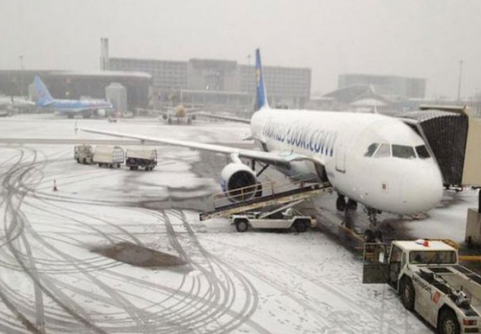 Aerodrom zatvoren zbog snijega