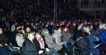 Na koncert „Pomozimo Sedini Marić“ odazvao se veliki broj građana