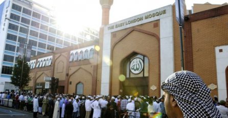 Nemuslimani posjećuju džamije u Britaniji: Pokušaj smirivanja tenzija