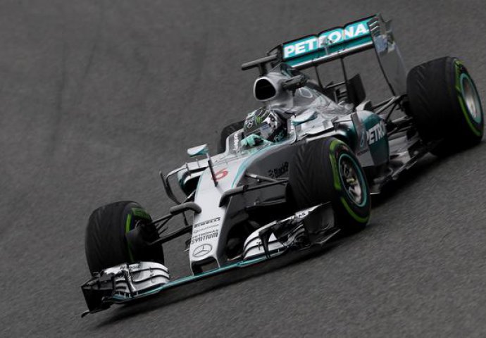 Rosberg sretan zbog trijumfa, no svi se čude bizarnoj odluci Mercedesa