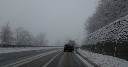 Novi.ba u posjeti Bradini: Snijeg i dalje pada, saobraćaj znatno otežan