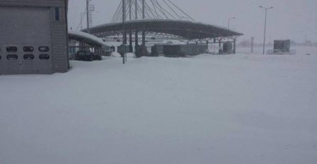 Na Graničnom prelazu Izačić obustavljen saobraćaj