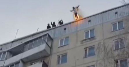 Spalio se i skočio sa zgrade u snijeg!