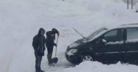 'Gospodin' iz Cazina: Ova fotografija je postala hit na društvenim mrežama