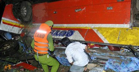 U sudaru dva autobusa 10 poginulih