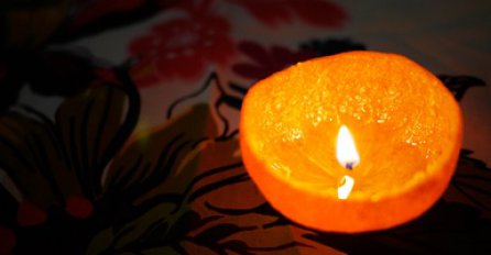 Mirišljava svijeća u kori mandarine