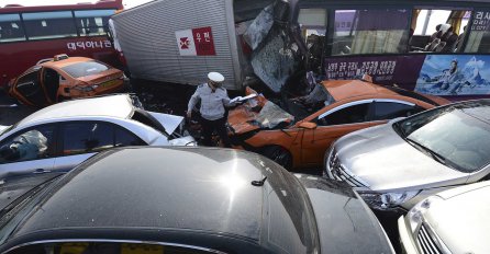 Južna Koreja: U lančanom sudaru dvoje poginulih, deseci povrijeđenih