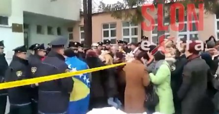 Sukobi u Tuzli: Policija nasrnula na radnike Aide!