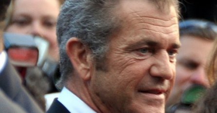 Želi "izmusti" novac jer sam poznat i bogat