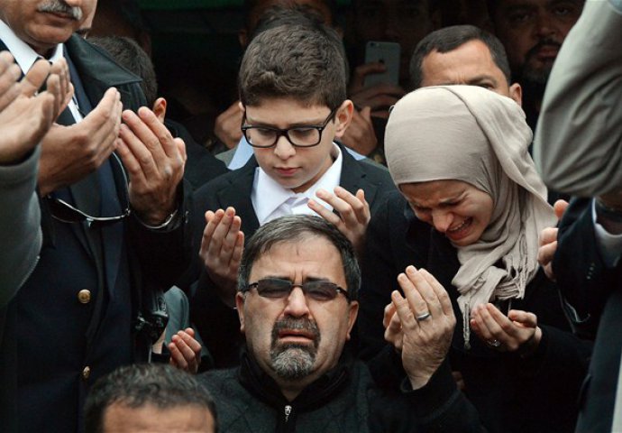 Ubijenim studentima muslimanima klanjana dženaza!