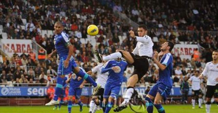 Valencia sa penala do tri boda