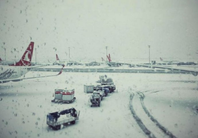 Snježna oluja potpuno blokirala Istanbul