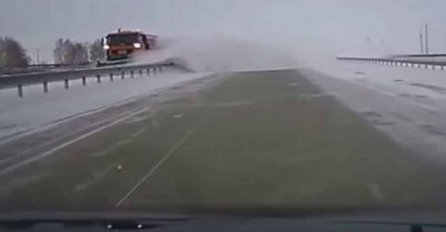 Pogledajte kako grtalica čisti snijeg u Kazahstanu