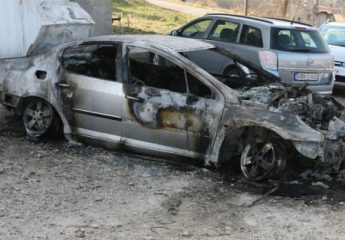 U Trebinju izgorilo auto 