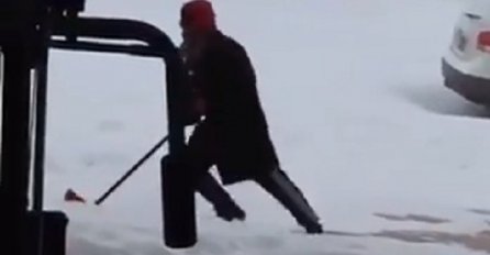 Pogledajte kako se jedan Amerikanac izborio sa klizavim tlom i ostao na nogama