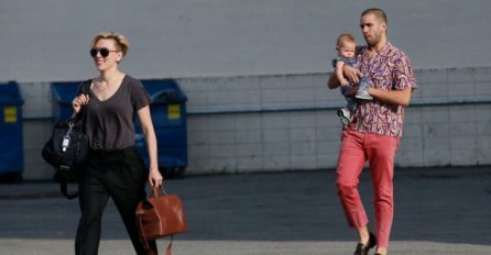 Glumica Scarlett Johansson i njezin suprug nisu uspjeli sakriti svoju bebu od javnosti