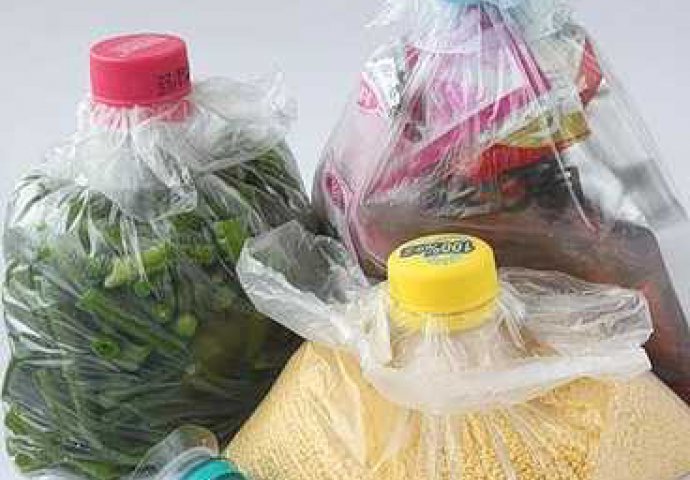 Vrećice za zamrzivač zatvorite čepovima plastičnih flaša