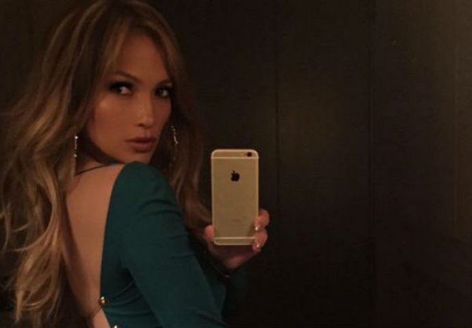 Jennifer Lopez bez gaćica: Latino diva provocira u novoj haljini!