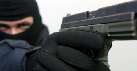 U SAD-u opljačkali blindirano vozilo i pobjegli sa 125 kg zlatnih poluga 