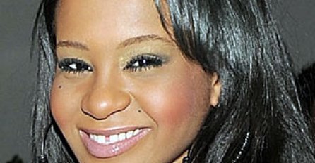 Dok se Bobbi Kristina bori za život porodica želi zaraditi