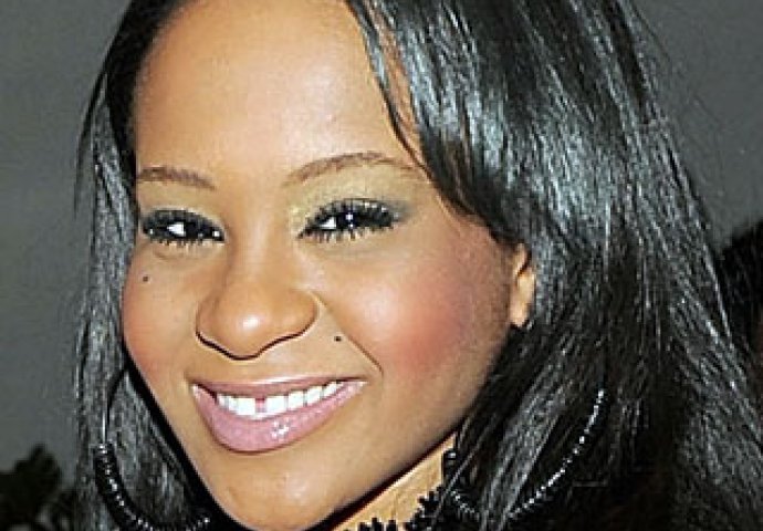 Dok se Bobbi Kristina bori za život porodica želi zaraditi