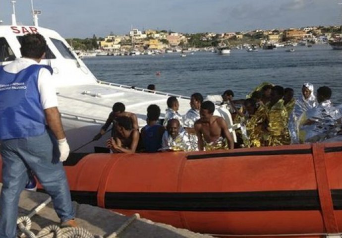 Italija: Deset migranata poginulo u brodolomu