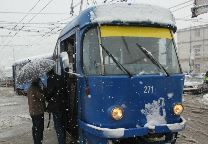 Saobraćajni kolaps u Sarajevu: Tramvaj 'iskočio' iz šina, velike gužve u centru